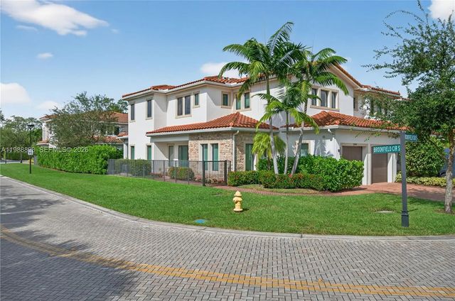 2 of 47 - 5999 E Brookfield Circle E, Hollywood, FL
