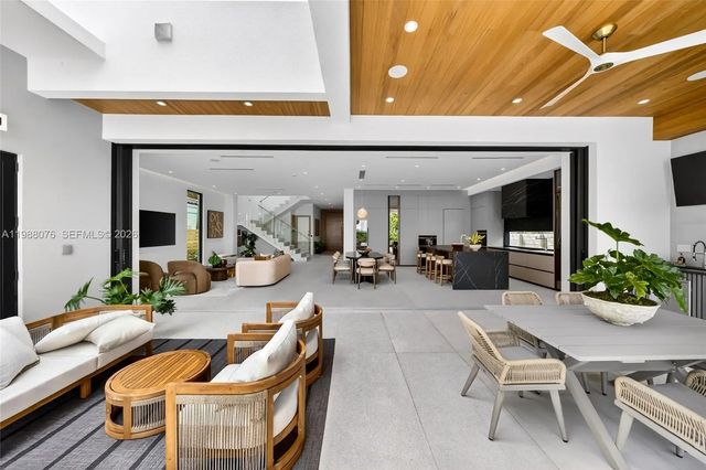 609 Sw 24th Road, Miami