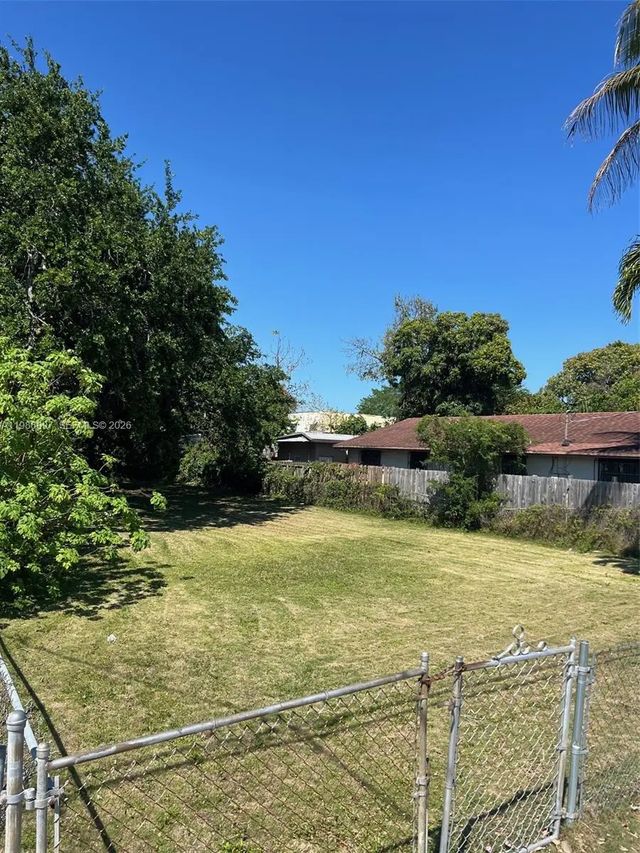5 of 9 - 267 Nw 31st Street, Miami, FL