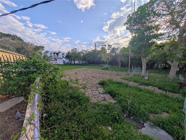 4 of 5 - 660 Ne 86th Street, Miami, FL