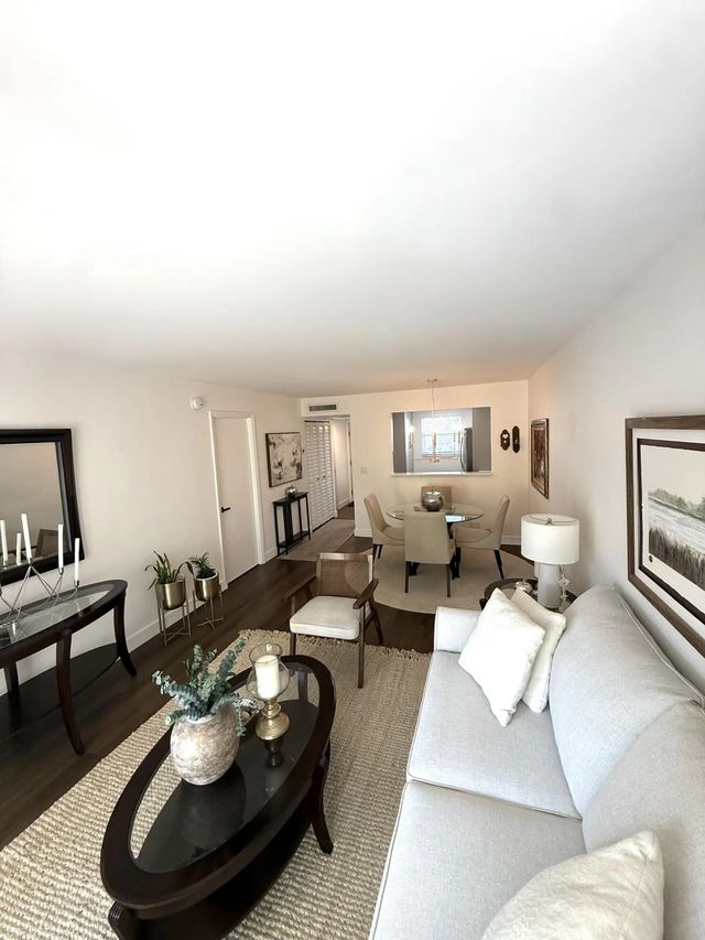5 of 29 - 3170 Holiday Springs Boulevard #304, Margate, FL