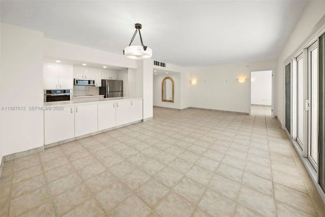 4 of 19 - 11111 Biscayne Boulevard #19d, Miami, FL