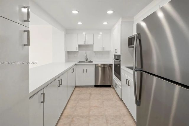 5 of 19 - 11111 Biscayne Boulevard #19d, Miami, FL
