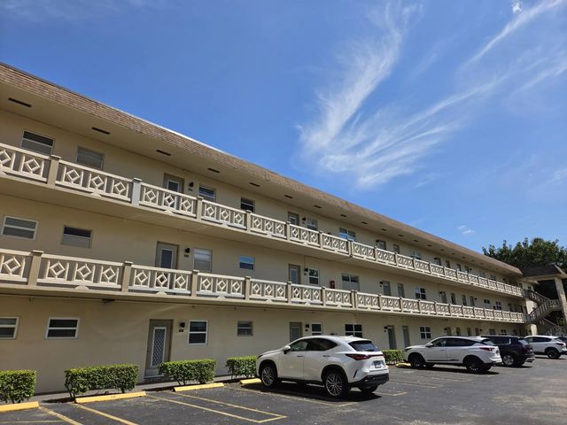3400 Nw 48th Avenue #512, Lauderdale Lakes