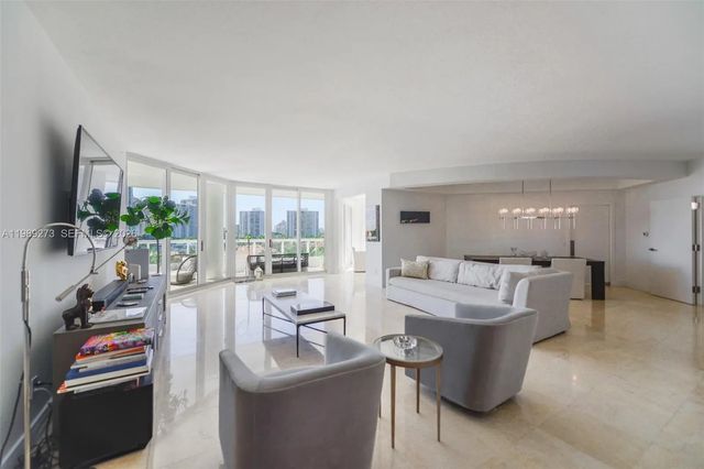 21050 Point Place #702, Aventura