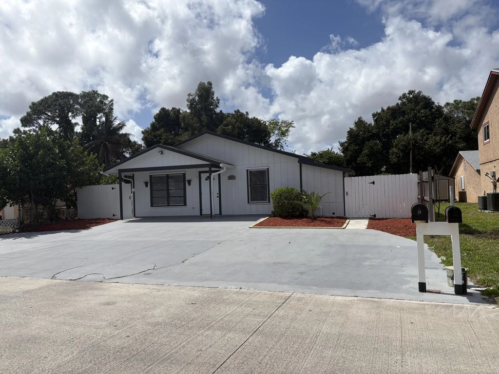 3825 Patio Court #a, Lake Worth