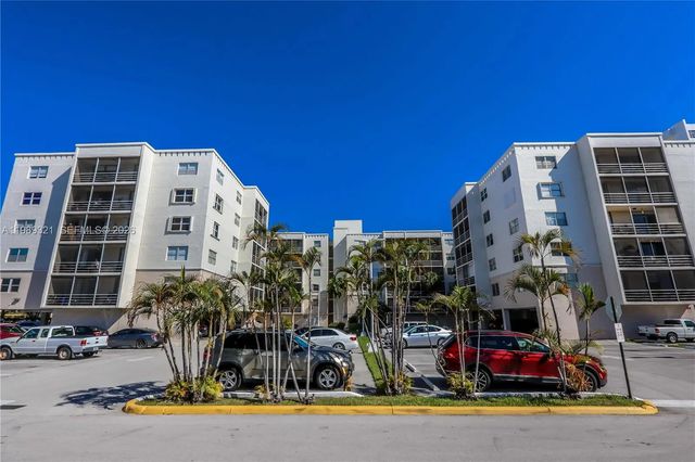 4 of 40 - 2821 N Miami Beach Boulevard #2k, North Miami Beach, FL