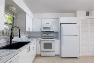 Photo of Listing #B26007659