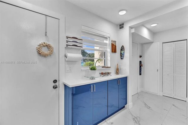 3 of 43 - 205 Se 11th Terrace #101, Dania Beach, FL