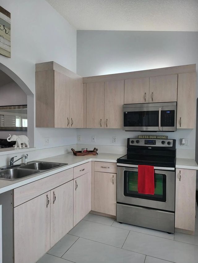 4 of 29 - 272 Sw Crescent Avenue, Port St. Lucie, FL