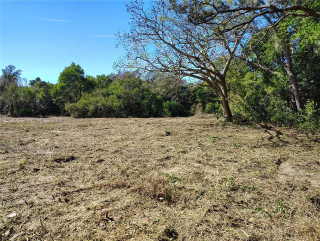 3505 Bethune, Sebring