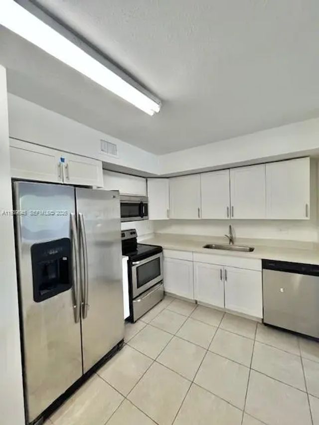 3690 N 56th Avenue #902, Hollywood