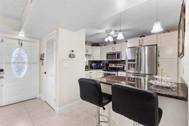 9420 S Hollybrook Lake Drive #206, Pembroke Pines