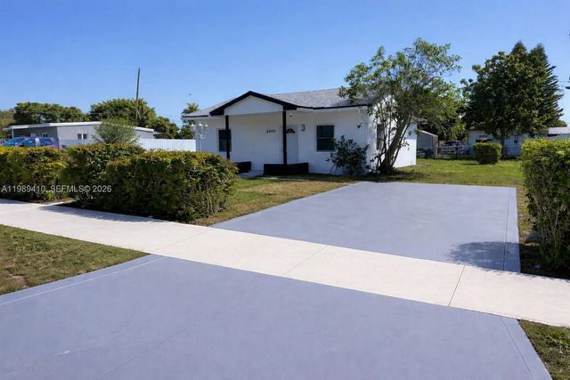 2450 Nw 157th St Road, Miami Gardens