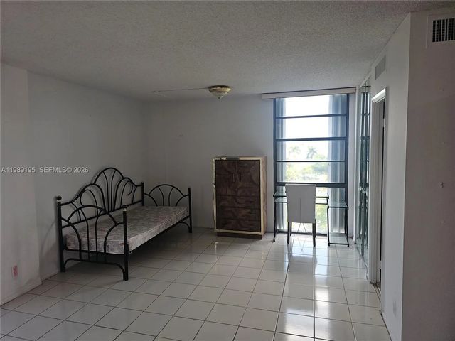3 of 26 - 20400 W Country Club Drive #601, Aventura, FL