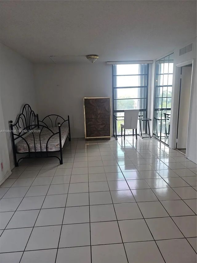 4 of 26 - 20400 W Country Club Drive #601, Aventura, FL