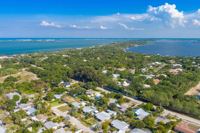 5 of 25 - 2574 Ne Roberta Street, Jensen Beach, FL