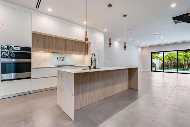 3 of 45 - 919 Ne 17th Terrace #a, Fort Lauderdale, FL
