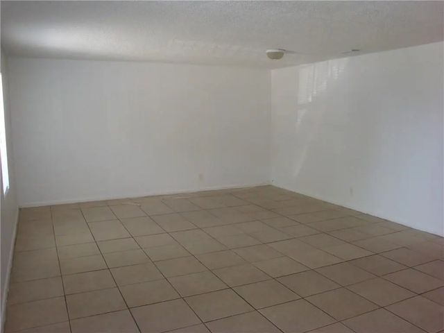 3 of 15 - 1633 W 28th Street #b, Riviera Beach, FL