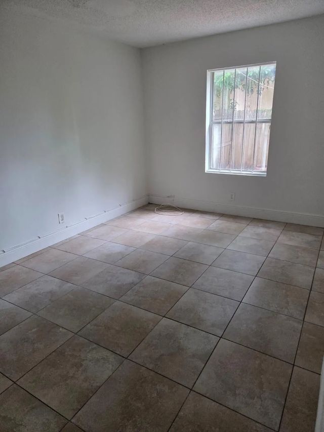 4 of 15 - 1633 W 28th Street #b, Riviera Beach, FL