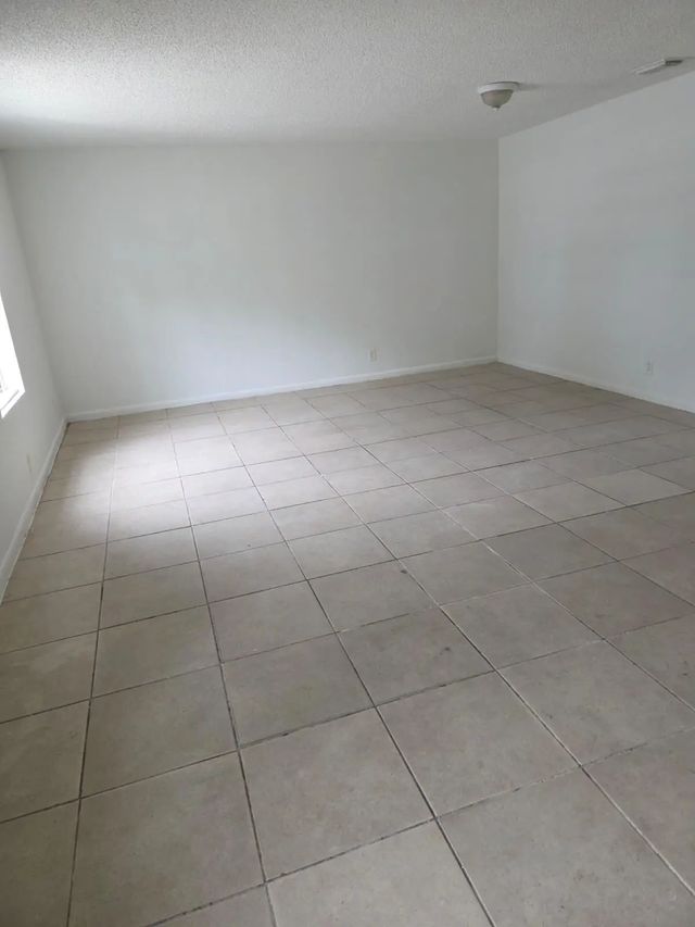 5 of 15 - 1633 W 28th Street #b, Riviera Beach, FL