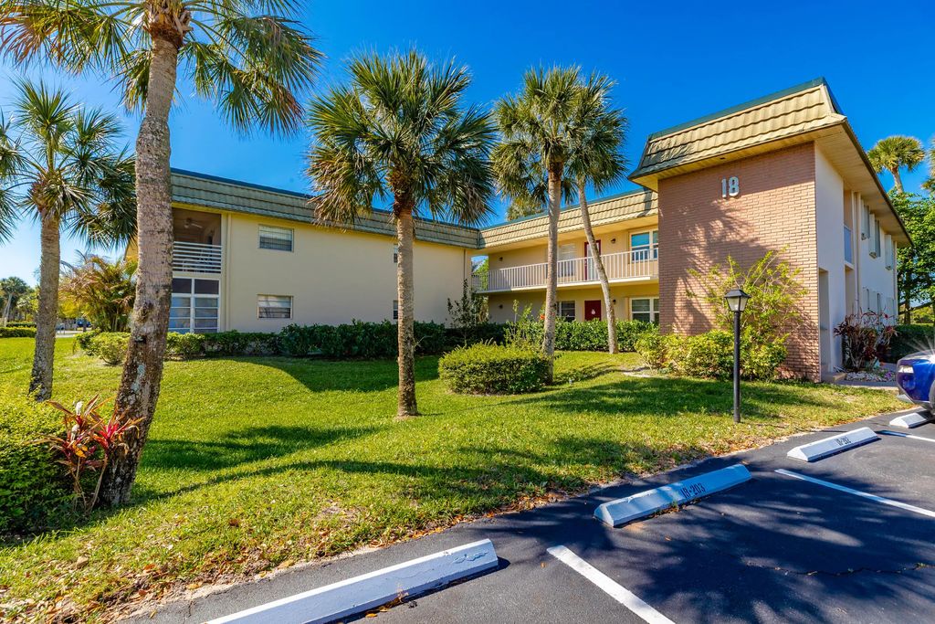 18 Vista Gardens Trail #205, Vero Beach