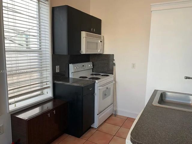 4 of 14 - 1027 Pennsylvania Avenue #203, Miami Beach, FL