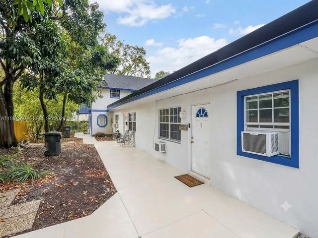 898 Ne 39th Street, Oakland Park