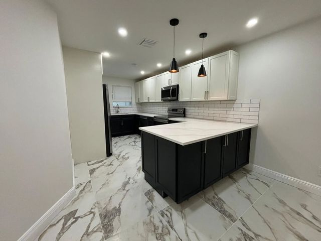 5 of 9 - 800 Sw 7th Street, Hallandale Beach, FL