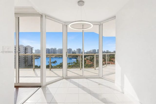 3 of 19 - 3598 Yacht Club Drive #1204, Aventura, FL