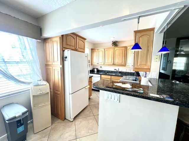 4 of 40 - 328 Farnham P, Deerfield Beach, FL