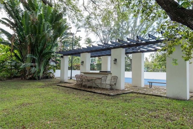 4 of 8 - 5005 Lakeview Drive, Miami Beach, FL