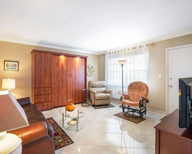 4 of 18 - 16801 Ne 13th Avenue #308, Miami, FL