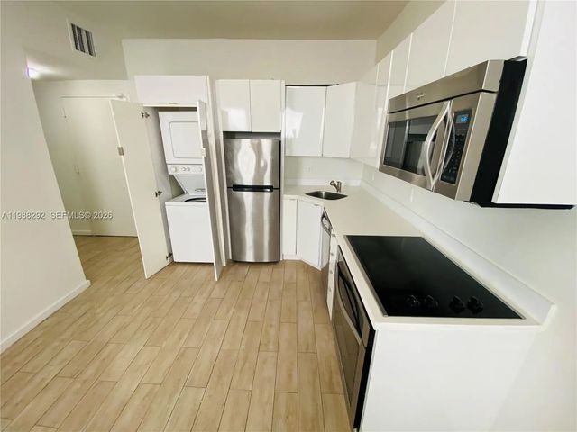 3 of 17 - 1611 Meridian Avenue #305, Miami Beach, FL