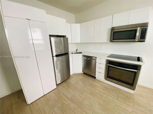 4 of 17 - 1611 Meridian Avenue #305, Miami Beach, FL