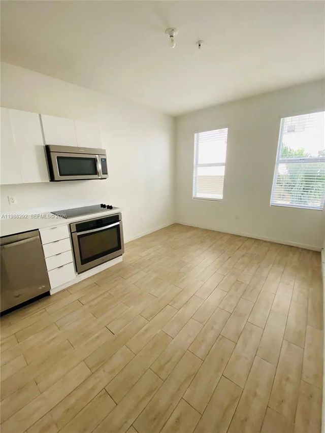 5 of 17 - 1611 Meridian Avenue #305, Miami Beach, FL