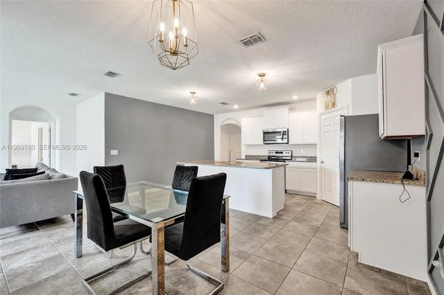 3 of 21 - 6479 Nw Castlebrook Avenue, Port St. Lucie, FL