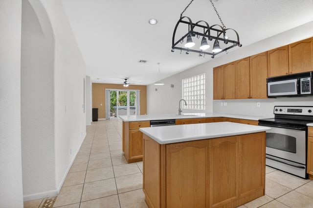 2 of 48 - 5049 Sancerre Circle, Lake Worth, FL