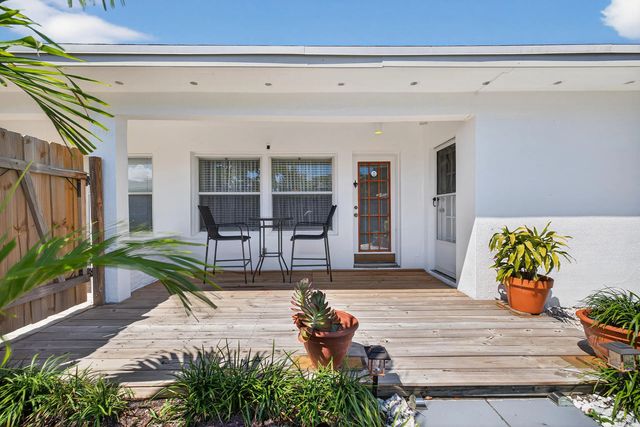 2 of 27 - 1100 Ne 15th Avenue #1-2, Fort Lauderdale, FL