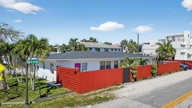 3 of 27 - 1100 Ne 15th Avenue #1-2, Fort Lauderdale, FL