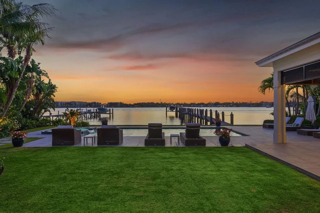3 of 81 - 825 W Oyster  Lane, Lantana, FL