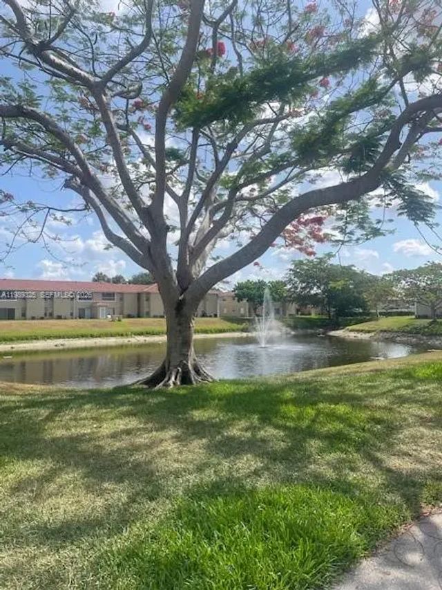 1030 Twin Lakes Drive #21-h, Coral Springs