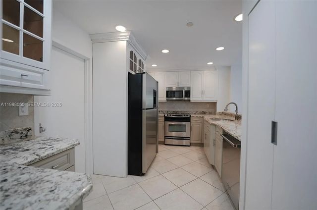 5 of 10 - 151 Crandon Boulevard #320, Key Biscayne, FL
