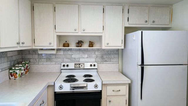 4 of 35 - 2800 Ashley Drive E #b, West Palm Beach, FL