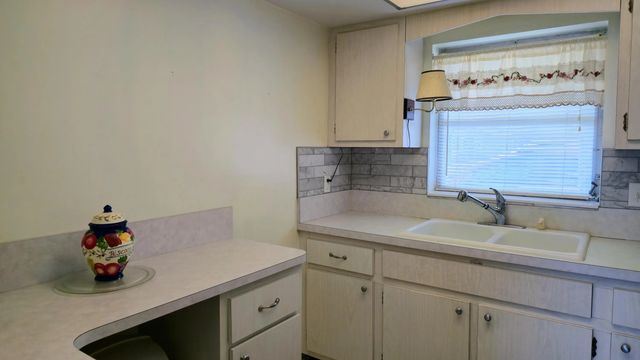 5 of 35 - 2800 Ashley Drive E #b, West Palm Beach, FL