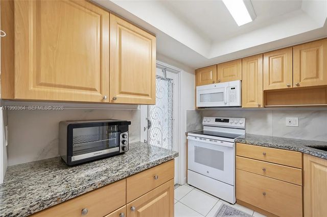 3 of 26 - 1200 Hillcrest Court #306, Hollywood, FL