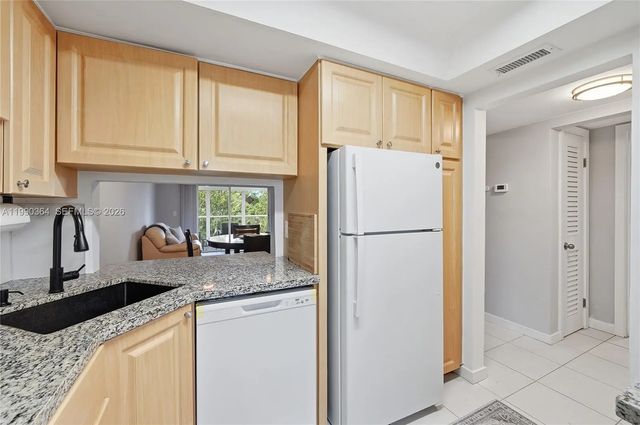 4 of 26 - 1200 Hillcrest Court #306, Hollywood, FL