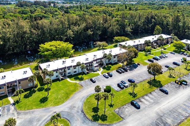 130 Lake Meryl Drive #228, West Palm Beach