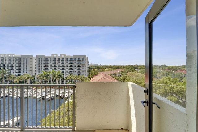 3 of 43 - 3200 Port Royale Drive N #701, Fort Lauderdale, FL