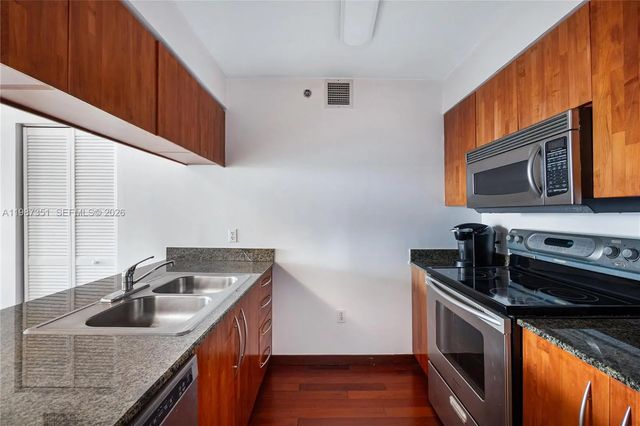 5 of 38 - 1200 Brickell Bay Drive #2824, Miami, FL